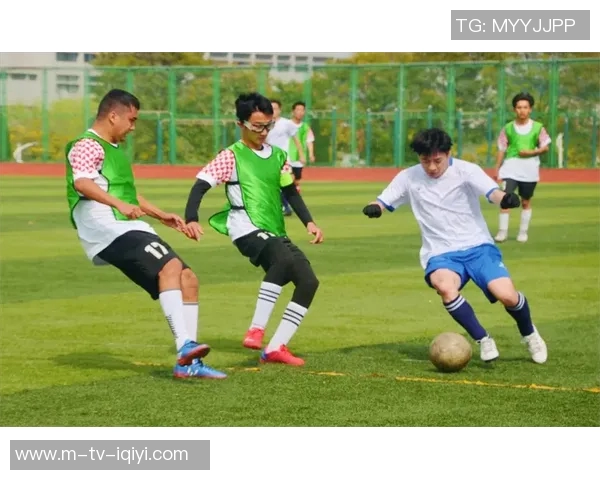 广东省大学生足球联赛精彩纷呈各高校球队激烈角逐展现青春风采与团队精神